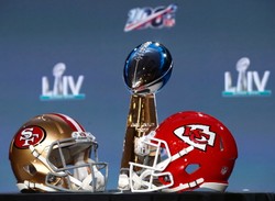 Super Bowl: Bukmacherzy nieznacznie większe szanse dają Kansas City Chiefs