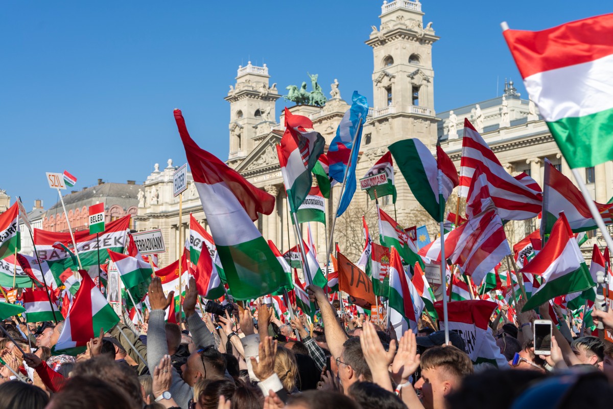 Budapest,,Hungary,-,March,15.,2026.,Crowd,With,Hungarian,Flags