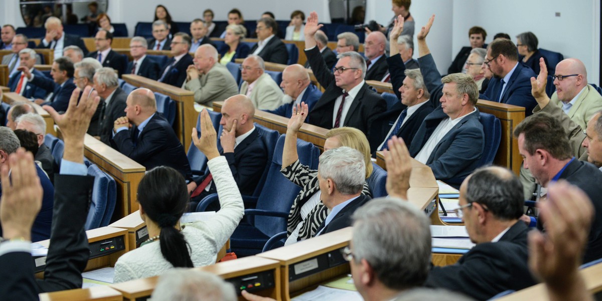 Senat przyjął ustawę o in vitro 