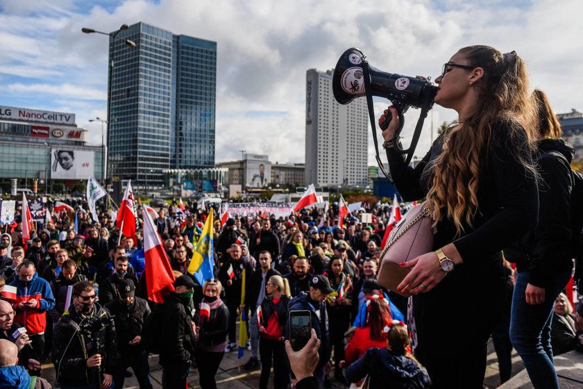 Protest przeciwko ograniczeniom związanym z koronawirusem