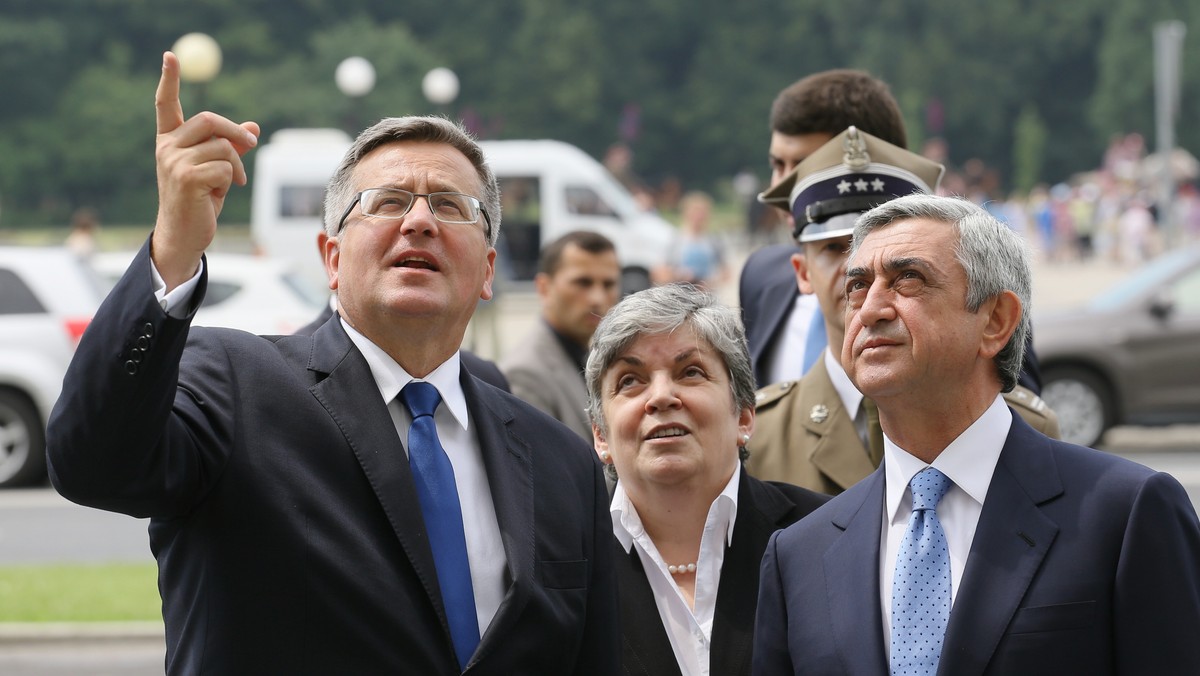 Prezydent Bronisław Komorowski wyraził przekonanie, że parafowanie umowy stowarzyszeniowej Armenia-UE da "nowe ramy starej przyjaźni polsko-armeńskiej". Prezydent Armenii Serż Sarkisjan opowiedział się za ściślejszą współpracą gospodarczą między naszymi krajami.