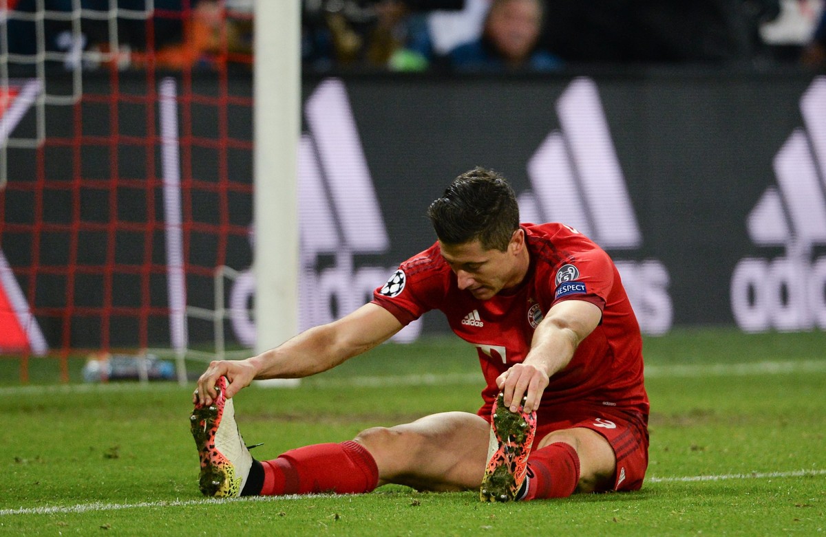 Liga Mistrzów: Gol Lewandowskiego. Dwa zmarnowane rzuty karne. Bayern nie zagra w finale. WIDEO