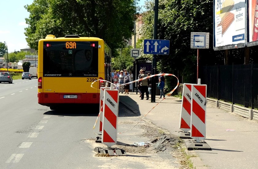 Zamiast naprawiać dziury Zarząd Dróg i Transportu stawia pachołki