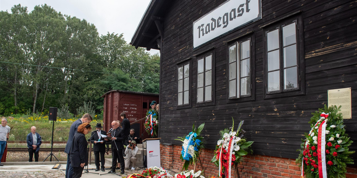 Łódź. 79 lat po likwidacji Litzmannstadt Getto uroczystości na stacji Radegast.