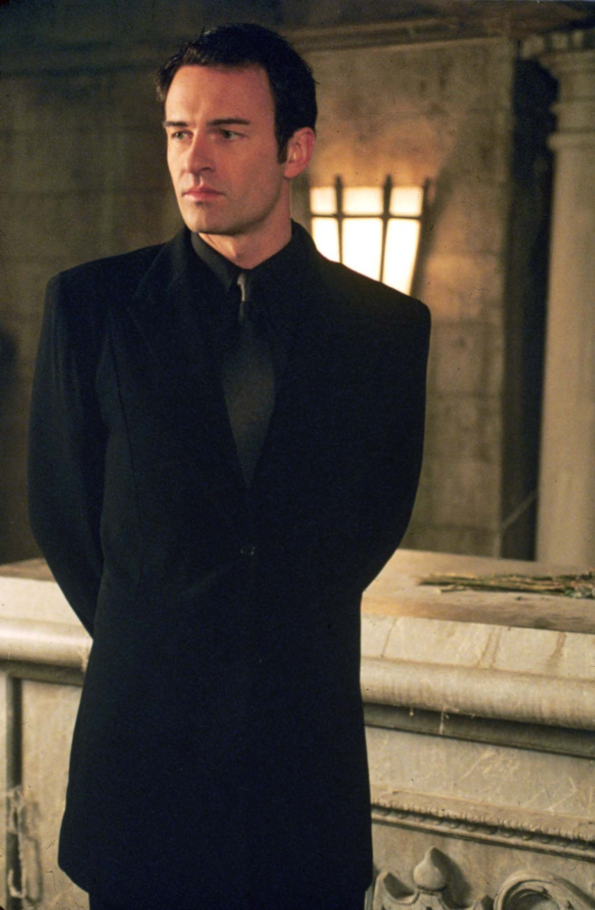 Julian McMahon ako Cole v seriáli Čarodejnice.