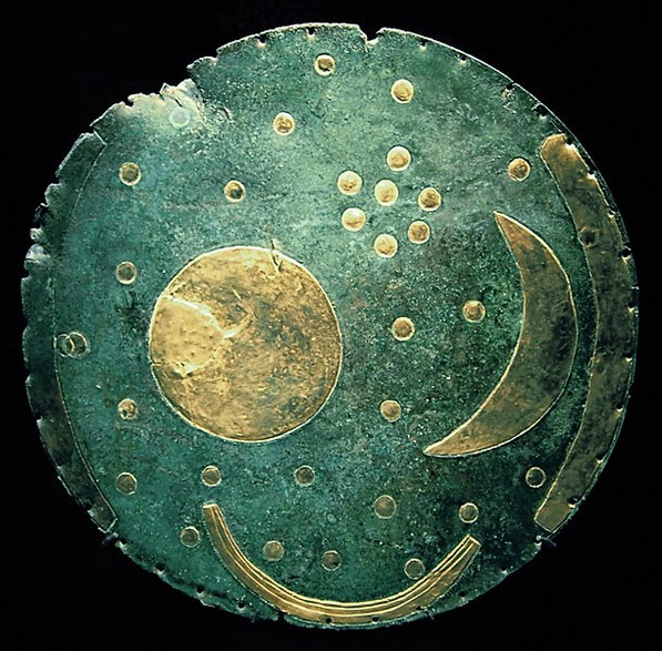 Dysk z Nebry, najstarsze znane przedstawienie nocnego nieba, datowane na ok. 1600 r. p.n.e. Foto: Dbachmann (licencja: CC BY-SA 3.0)