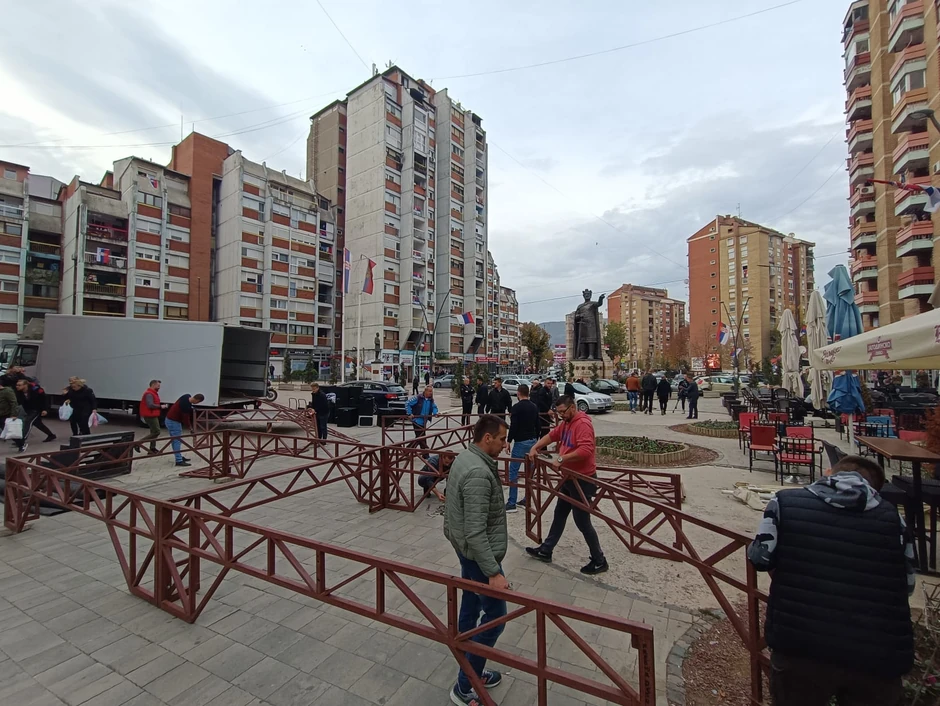 Pripreme za protest u Kosovskoj Mitrovici