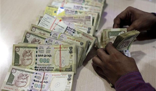 136686_rupije-reuters