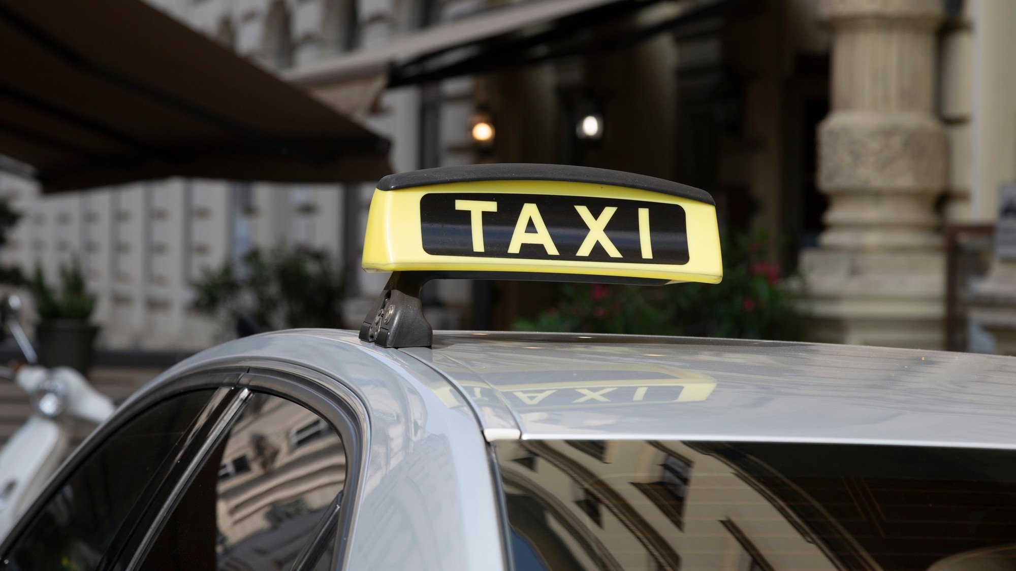 Turista v čiernohorskom meste Herceg Novi bol šokovaný cenou za 10-minútovú jazdu taxíkom. (ilustračné foto)