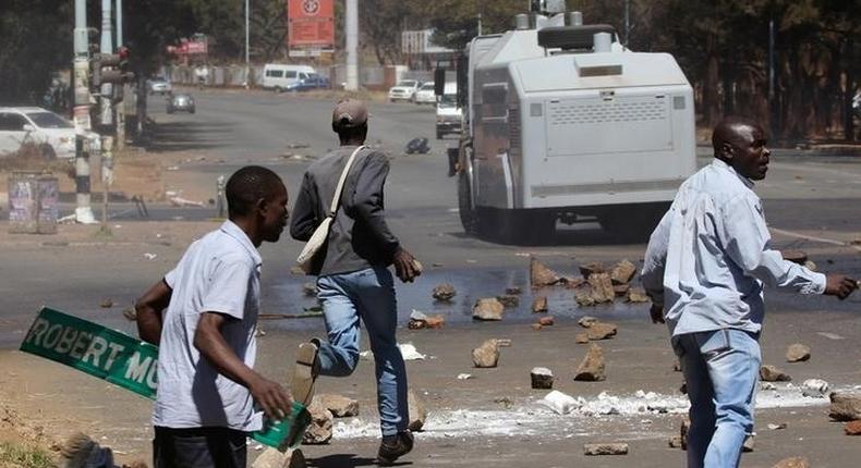 Opposition party supporters clash with police in Harare, Zimbabwe, August 26, 2016. 