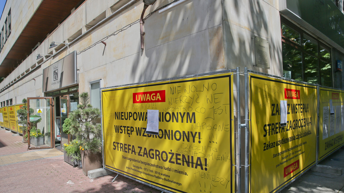 Właściciel budynku, w którym mieści się stołeczny Teatr Żydowski, zapowiedział, że w czwartek zapieczętuje gmach. Tłumaczy to złym stanem technicznym budynku. Na 22 czerwca zapowiedziano rozmowy między właścicielem budynku a przedstawicielami miasta.