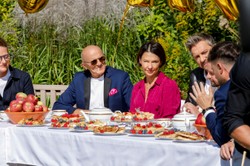 Jesienna Anna Popek. Zapozowała z torebką za ponad 12 tys. [FOTO]