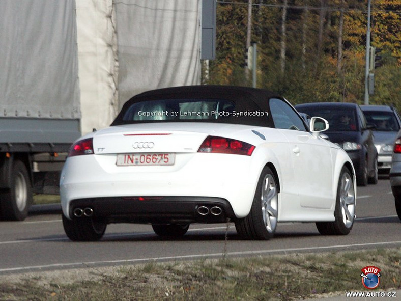 Zdjęcia szpiegowskie: Audi TT – jedno S i kilka diod LED
