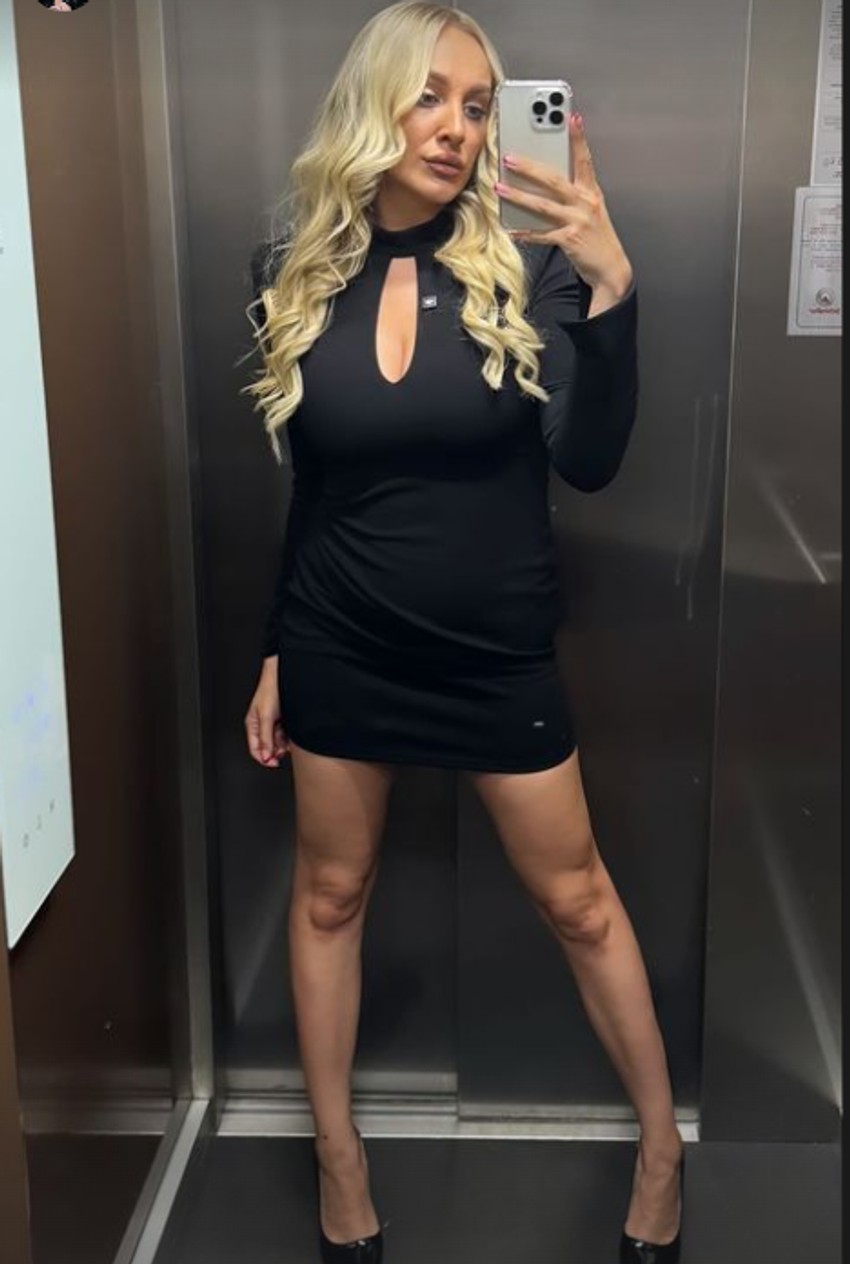 Luna Đogani u miniću