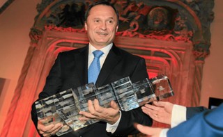 Akcjonariusz większościowy, ten to ma przywileje