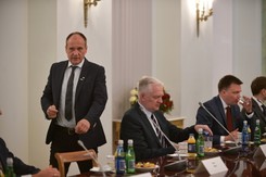 Kukiz o Ukraińcach: 500 plus w bonach żywnościowych, ewentualnie gotówka