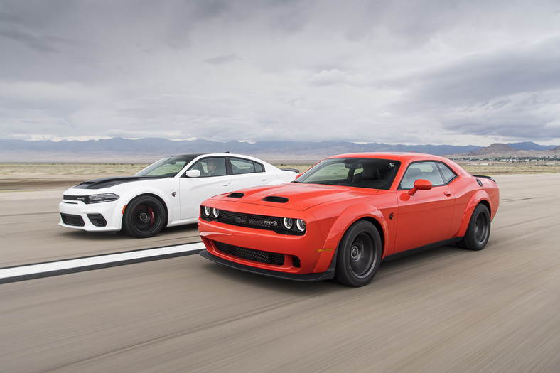 Dodge Challenger SRT Super Stock (2020) i Dodge Charger SRT Hellcat (2021)