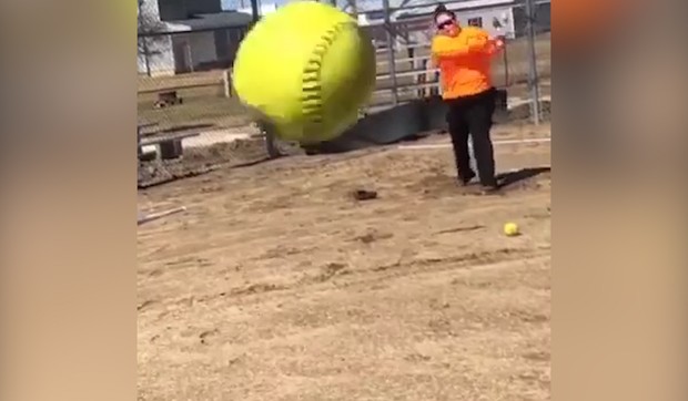 YT_Bejzbol_loptica_udara_u_kameru_vesti_blic_safe_MM_NR