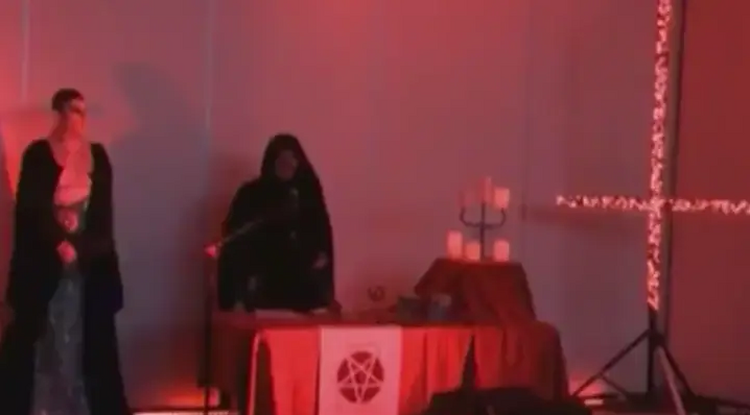 Véletlenül egy sátánista szertartásra kapcsoltak híradó közben az egyik legnézettebb amerikai csatornán