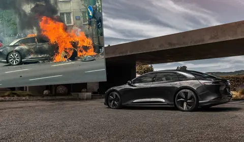 Lucid Air doszczętnie spłonął po wypadku w Warszawie. Co to za samochód?