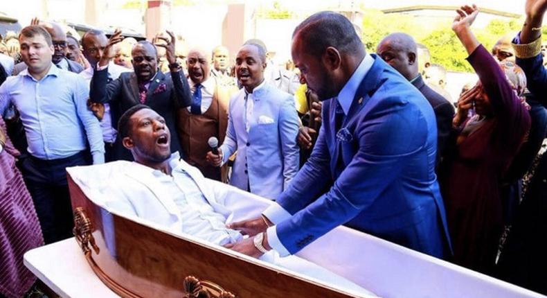 Pastor Lukau waking Elliott from the dead. (Weekly Xpose)