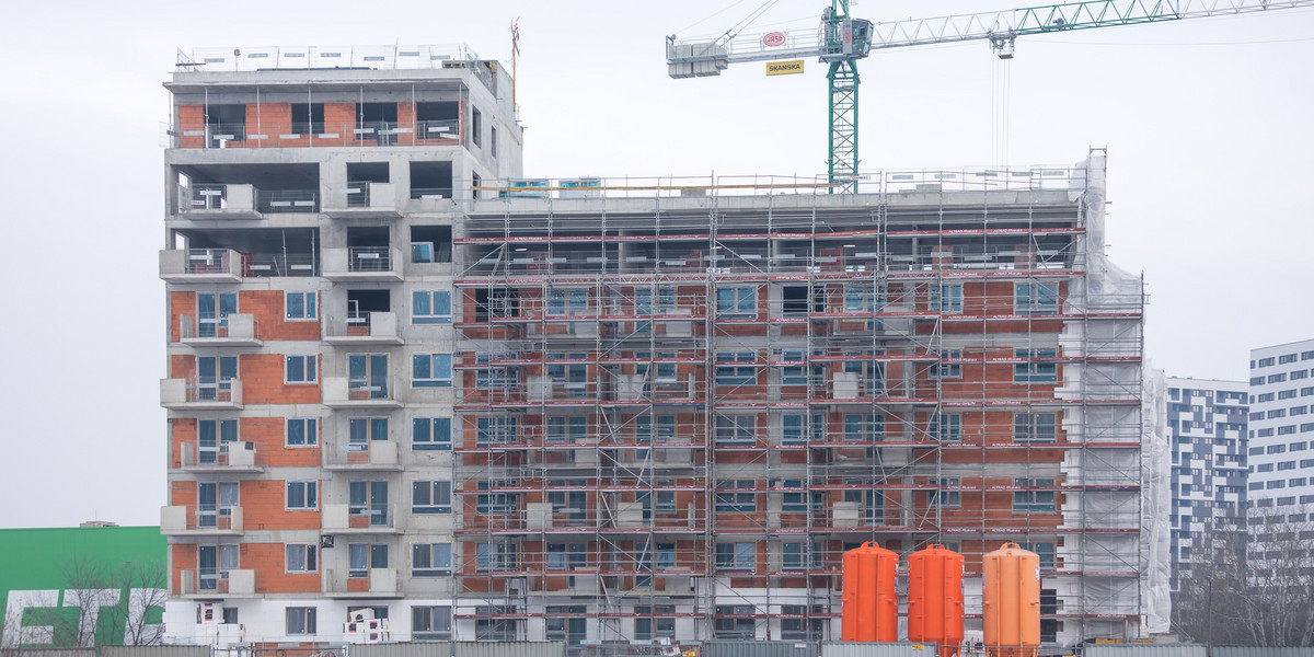 Obecnie deweloperzy w Warszawie oferują na sprzedaż około 15 tys. mieszkań