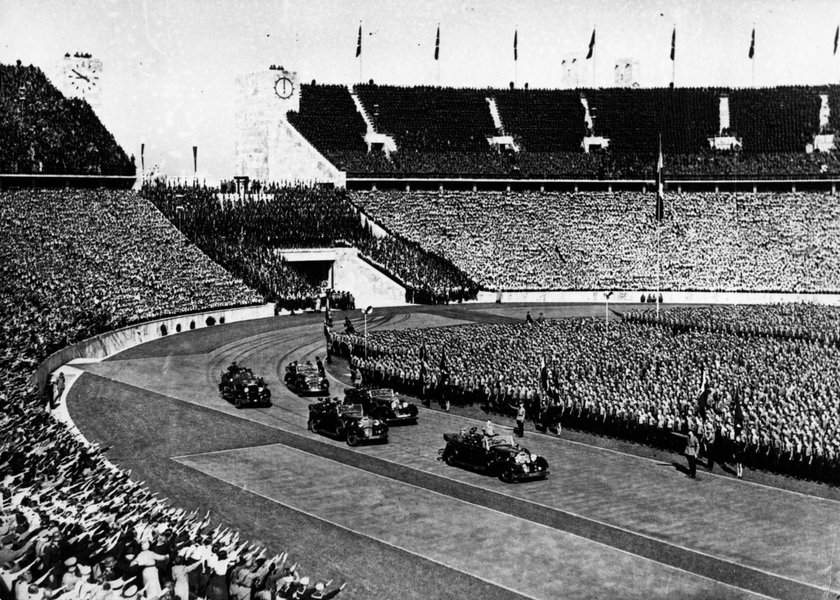 Stefan Arczyński fotografował już olimpiadę w Berlinie w 1936 r. Może widział i samego Hitlera? (Na zdj. moment wjazdu Hitlera na olimpiadę.)