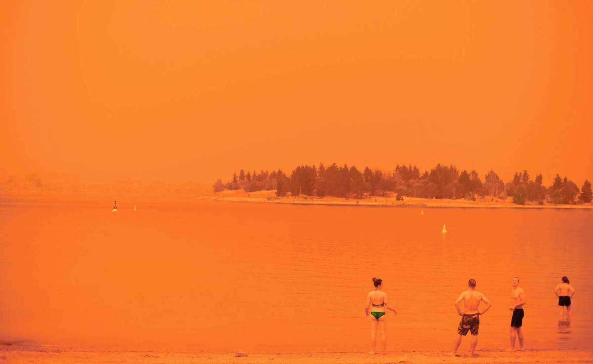 Pożary w Australii trwają od listopada 2019 r. Na zdjęciu jezioro Jindabyne w Nowej Południowej Walii, popularny przez cały rok punkt turystyczny