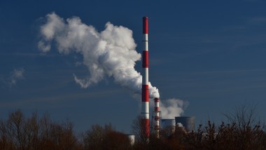 transformacja energetyczna w polsce przyspiesza. rok 2025 jako punkt zwrotny dla inwestycji niskoemisyjnych