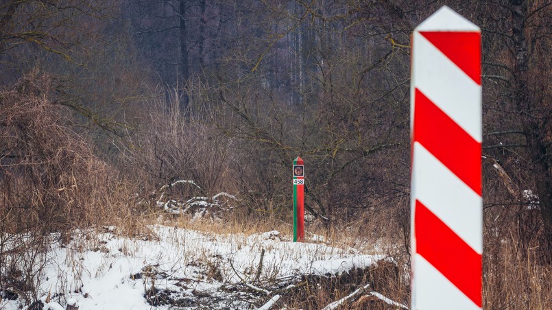 Rzeczniczka Straży Granicznej potwierdziła, że na Białorusi tuż przy granicy z Polską, na wysokości Usnarza Górnego, nadal koczują migranci.