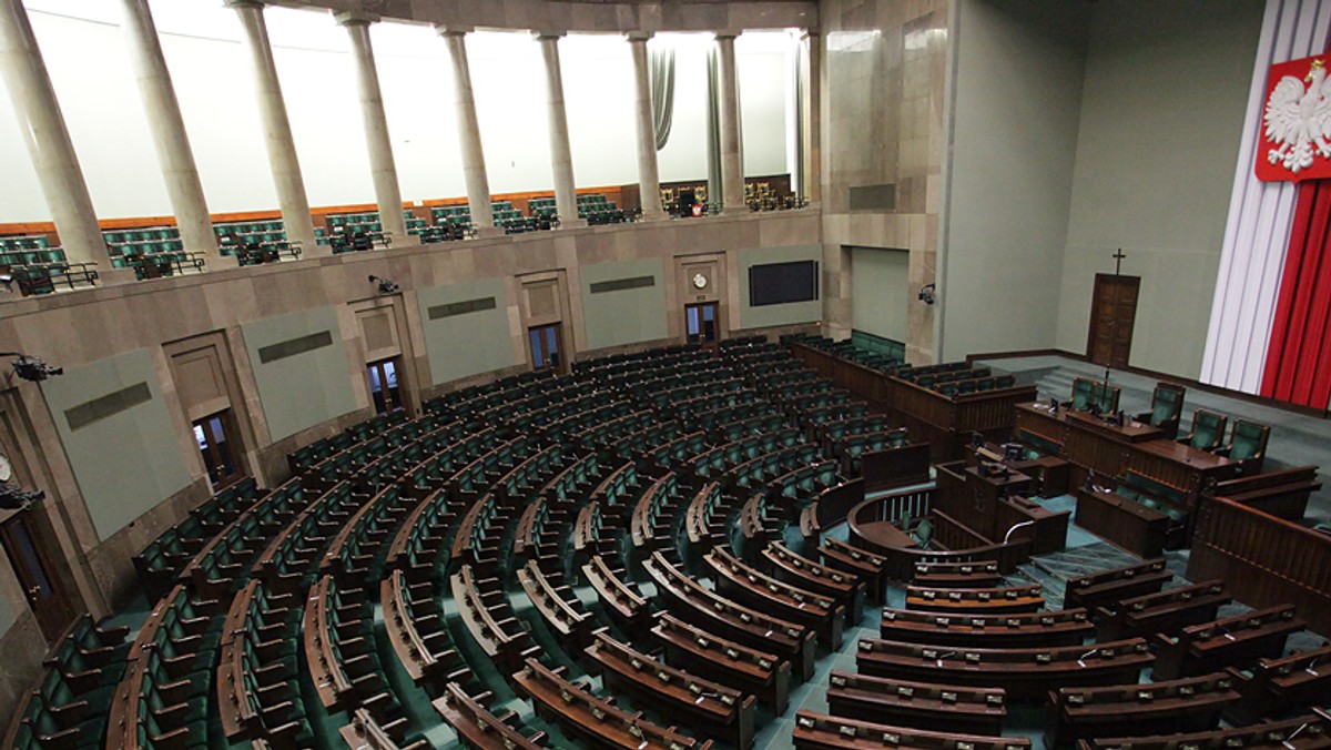 Dzisiaj po godz. 9 rozpoczęło się trzydniowe posiedzenie. Posłowie zajmą się m.in. obywatelskimi projektami ustaw, a także zapoznają się z informacją dotyczącą podwyżek dla służb mundurowych.