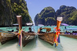 Gwałtowny skok zakażeń koronawirusem. Tajlandia opóźni otwarcie turystyki