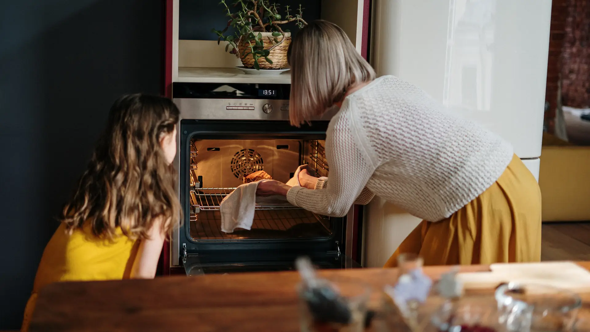 Piekarnik z funkcją pary — upiecze soczyste potrawy i odświeży pieczywo