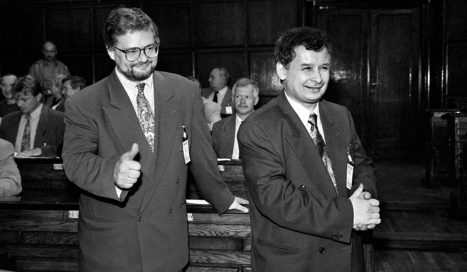 Adam Glapiński i Jarosław Kaczyński w 1992 r. w trakcie II kongresu Porozumienia Centrum