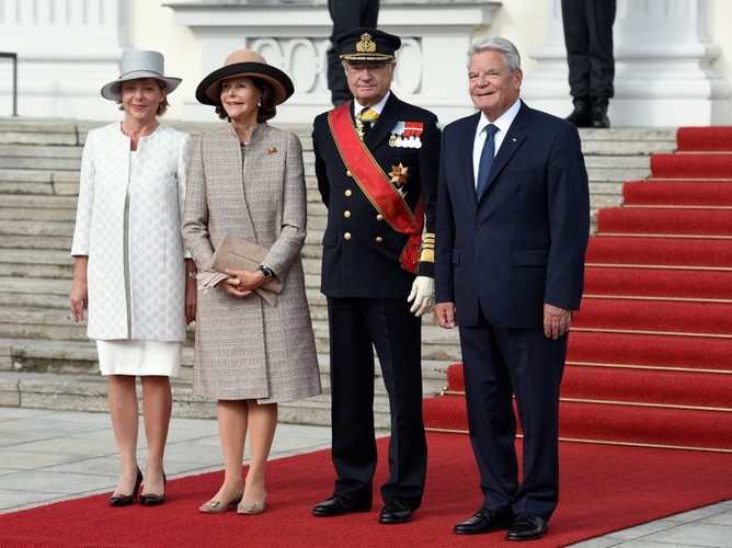 Daniela Schadt, królowa Sylwia, król Karol XVI Gustaw i Joachim Gauck