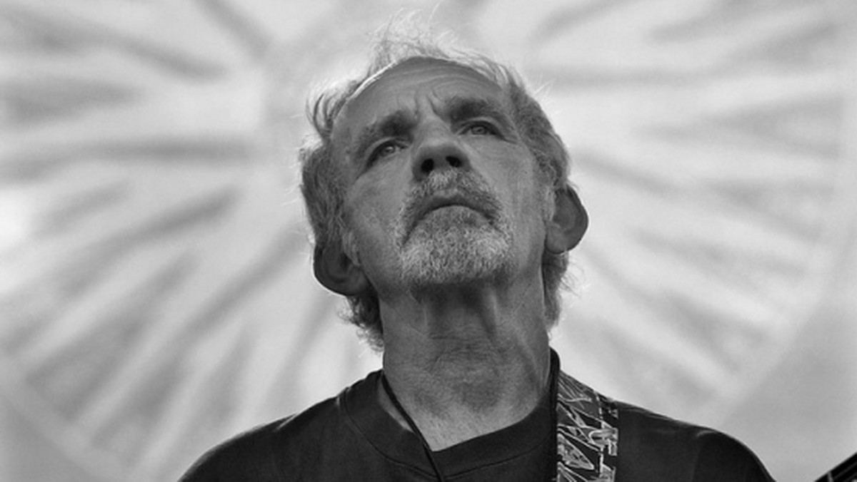 W wieku 74 lat zmarł J.J. Cale, wokalista, gitarzysta i kompozytor, który sławę zdobył takimi utworami, jak "Cocaine" czy "After Midnight". Przyczyną śmierci był zawał serca.