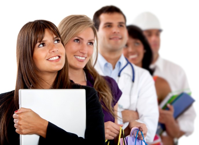 Pracownicy powinni mieć jasność, jakie są cele firmy. Dzięki temu będą wiedzieć, jak układać swoją pracę, by nie marnować czasu na mniej istotne, drugorzędne działania. Ponadto, będą czuli się ważną częścią większej całość. Lider musi zadbać o to, żeby wiedzieli, że ich praca przekłada się na osiągnięcie wspólnego celu.