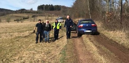 Groza w Kamiennej Górze. Zaczęło się niewinnie. Potem kierowca potrącił policjanta, a pasażer...