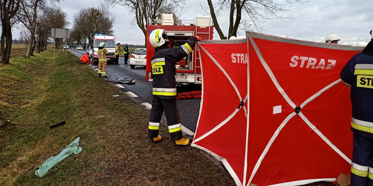 Na miejscu pracuje policja pod nadzorem prokuratora.