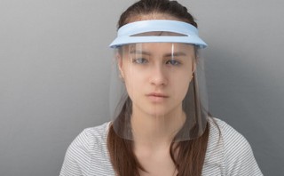 Prof. Kuchar: Sama przyłbica nas nie chroni. Niezbędna jest maseczka spełniająca standardy