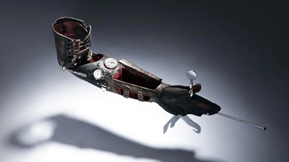 Svemoćno oruđe: Veštačka ruka sa laserom, lupom, upaljačem i raznim drugim alatkama