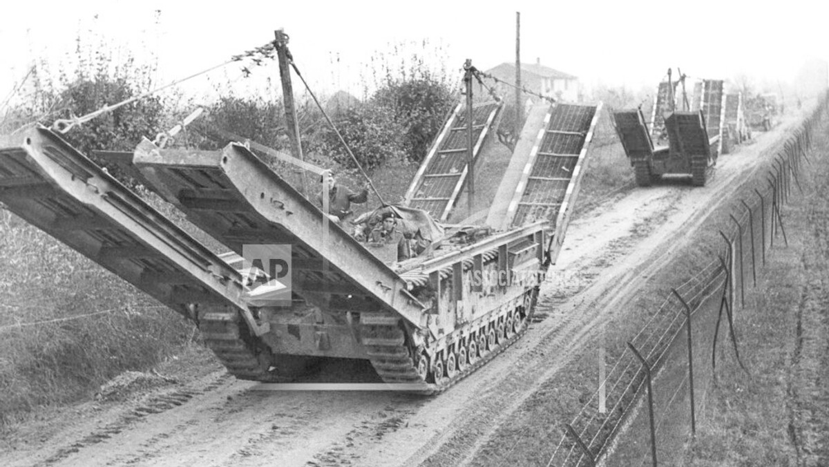 Churchill ARK (Armored Ramp Carrier) – brytyjski ciężki czołg piechoty z okresu II wojny światowej