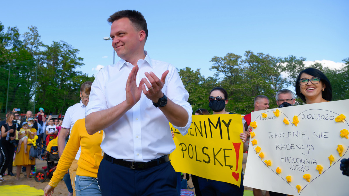 "Z moich obserwacji mediów społecznościowych pańskie uszczypliwości pod adresem Rafała Trzaskowskiego nie wzmacniają Pana pozycji i wydają mi się niepotrzebne" - pisze dr Kazimierz Wóycicki w liście otwartym do Szymona Hołowni, przesłanym redakcji Onetu. "Różniąc się z w wielu sprawach, podzielałam Pańskie przekonanie, że Polska potrzebuje odnowy swego życia politycznego. Do tego styl i idee, jakie Pan reprezentuje mogą być w najwyższym stopniu przydatne" - zaznaczył.