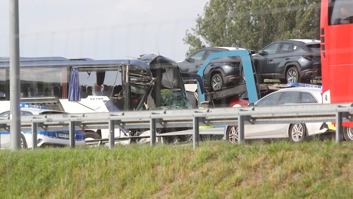 Wypadek autokaru wiozącego dzieci na A1