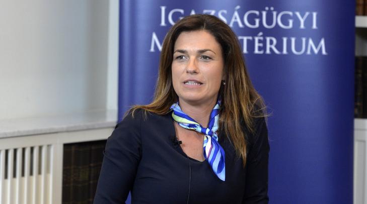 Varga Judit igazságügyi miniszter az Európa jövőjéről szóló konferenciasorozat kerekasztal-beszélgetésén az Igazságügyi Minisztériumban / Fotó: MTI/Kovács Attila