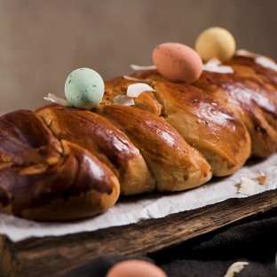 Recept: foszlós és puha húsvéti kalács mandulaliszttel