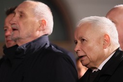 Jarosław Kaczyński i Antoni Macierewicz na miesięcznicy smoleńskiej