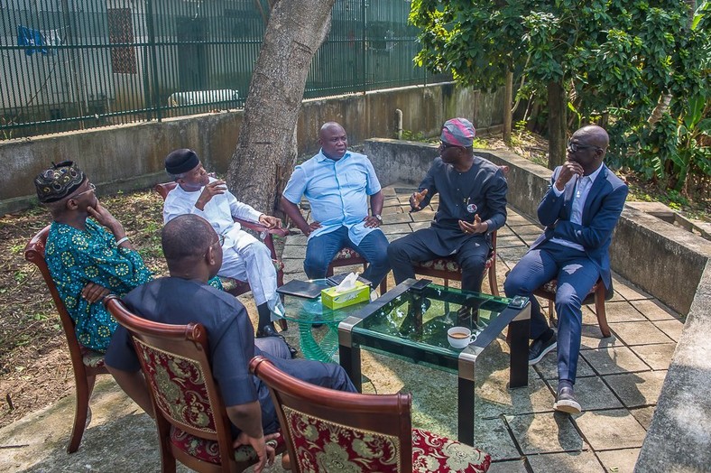 Table of Men: VP Osinbajo, former Lagos Governors and Sanwo-olu chat in a garden (Novo Isioro) 