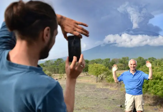 Erupcja wulkanu na Bali. Lokalsi uciekają przed śmiercią, turyści robią selfies