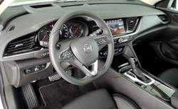 Opel przez 120 godzin będzie kusić niskimi cenami w Polsce. Zaskakujący prezent dla kierowców